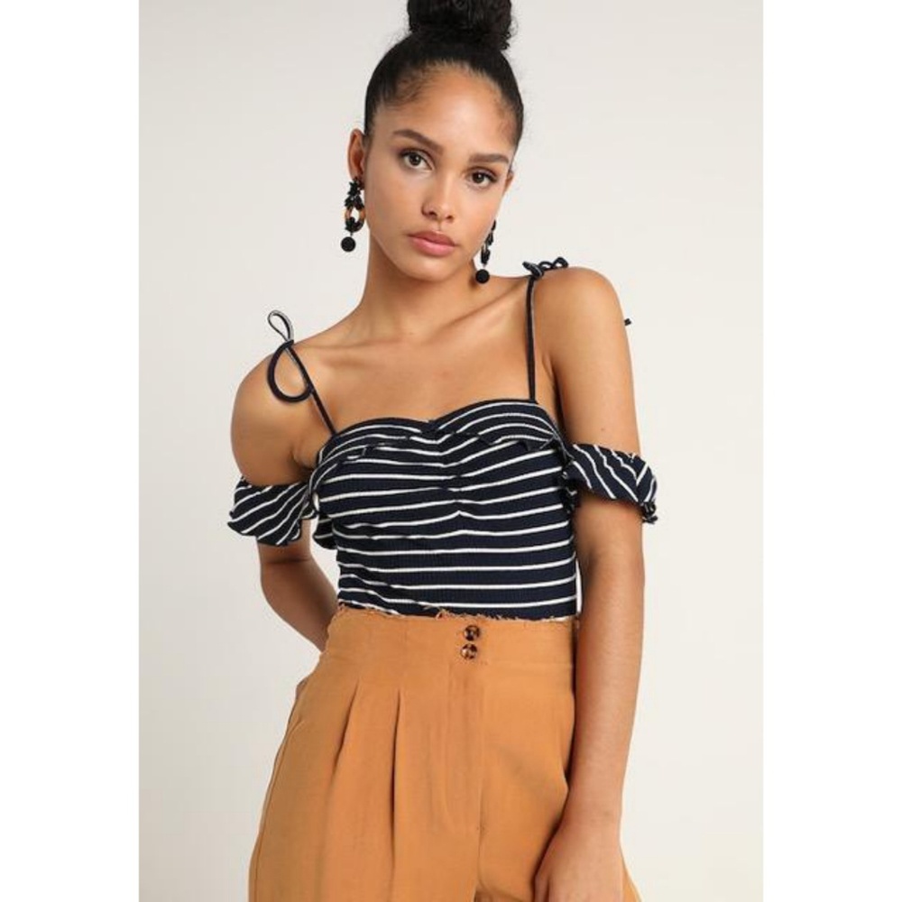STRIPED BODYSUIT w/SHOULDER CUTOUTS